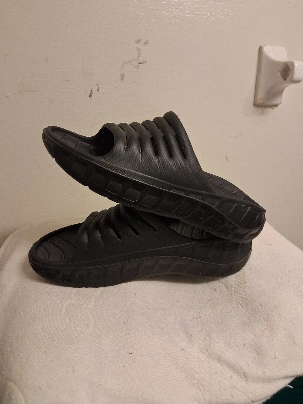 Men's KUAILU Black Slip-On Comfort Slides Similar to Crocs , size 10